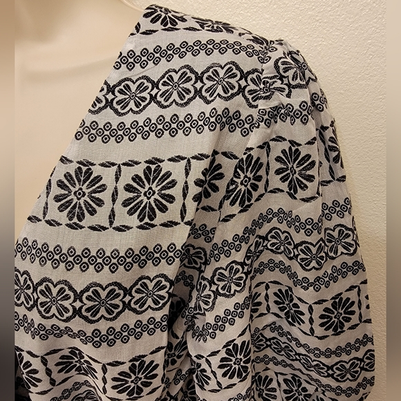 Ann Taylor Embroidered Wrap Short Sleeve Blouse - Picture 4 of 6